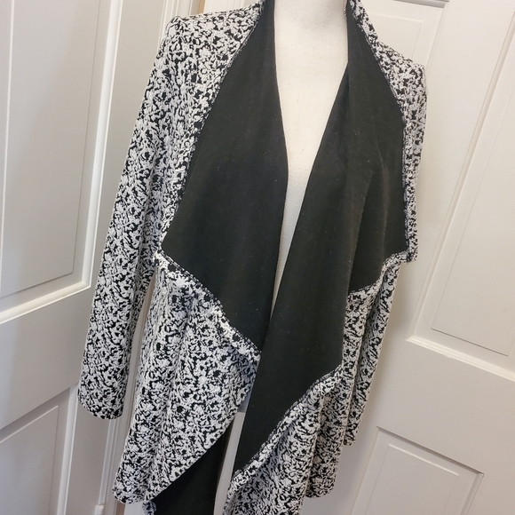 Kut from the Cloth Open front Cascading Knit Cardigan size Large, classic - Picture 2 of 8